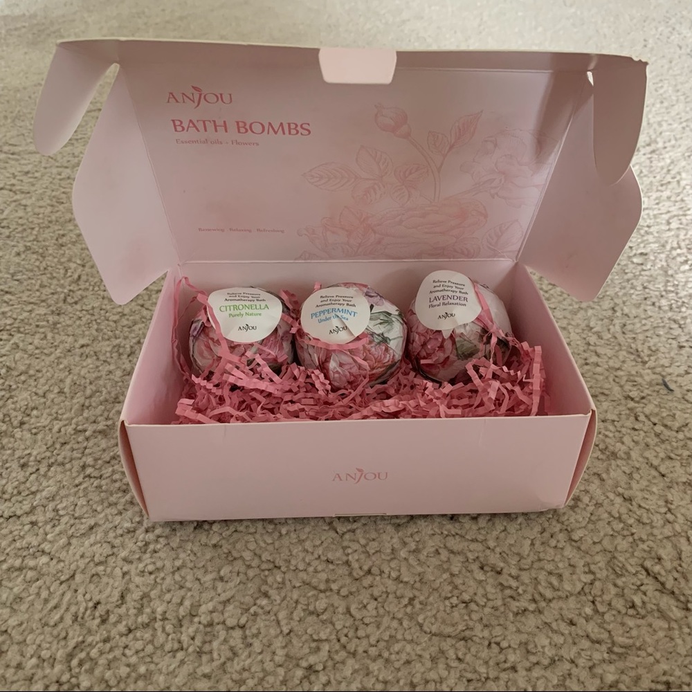 Bath bombs (citronella, peppermint, lavender)